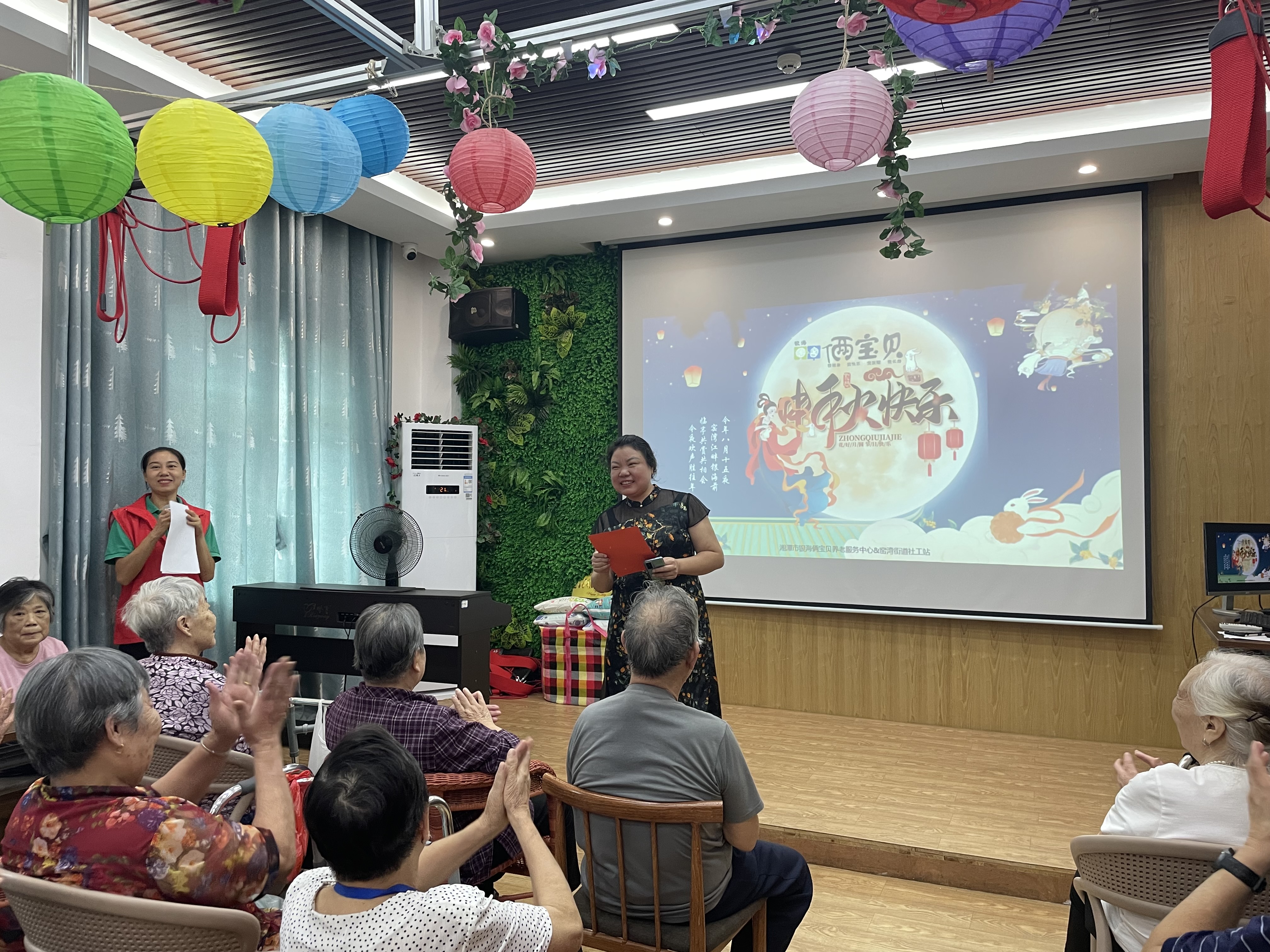 猜燈謎、嘗月餅、品思念