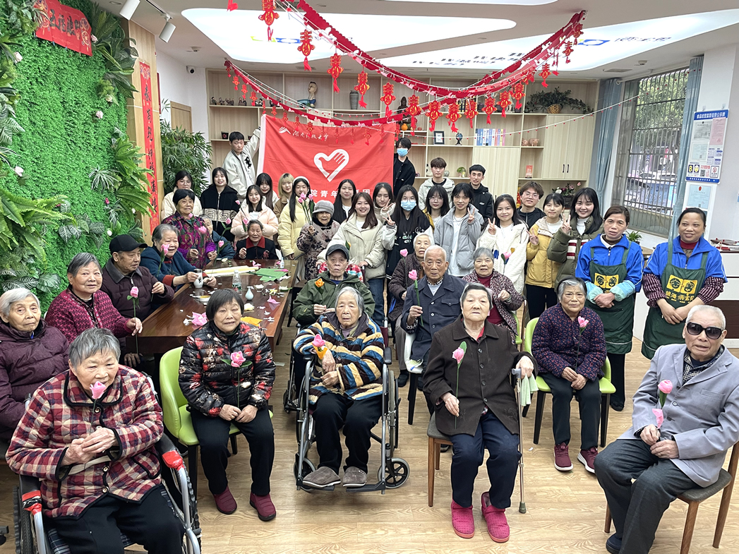 湖南�U�技大学商学院青�q�志愿团